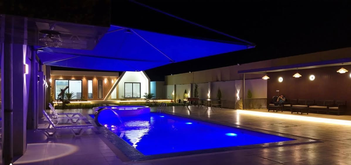 منتجع جمان 🏖️🏖️vipللسياحه والأجار اليومي…ونستك مريوده ….
١. مسبح 🏊  كبير ومسبح صغير 🧒 للأطفال
٢.شوايه كباب 🥙 +شوايه سمك 🐟 +تنور
٣. جلسه عصريه 😎😎
٤.حدائق على طول المزرعه🌲🌳🪴
٥.العاب أطفال.زحلنكه +مراجيح ⛹🏻‍♀️
٦.منضده +فيشه+بليارد
٧.كراج للسيارات🚌🚙🚕
٨.مولد خارجيّ كهرباء ٢٤ ساعه+إنترنيت فول 
٩.صاله كبيره 🪑🪑
١٠.غرفه نوم 🛌 🛌
١١.صحيات 🚽🛀
١٢.مطبخ توجد به جميع مستلزمات الطبخ🍴🥄🧂🥣 
المزرعه موثقه في تطبيق اجرلي 
@ المزرعه مكيفه بالكامل ❄️❄️
موقع المزرعه بلد 
للاستفسار الاتصال على الأرقام التالية واتساب 
☎️***********
