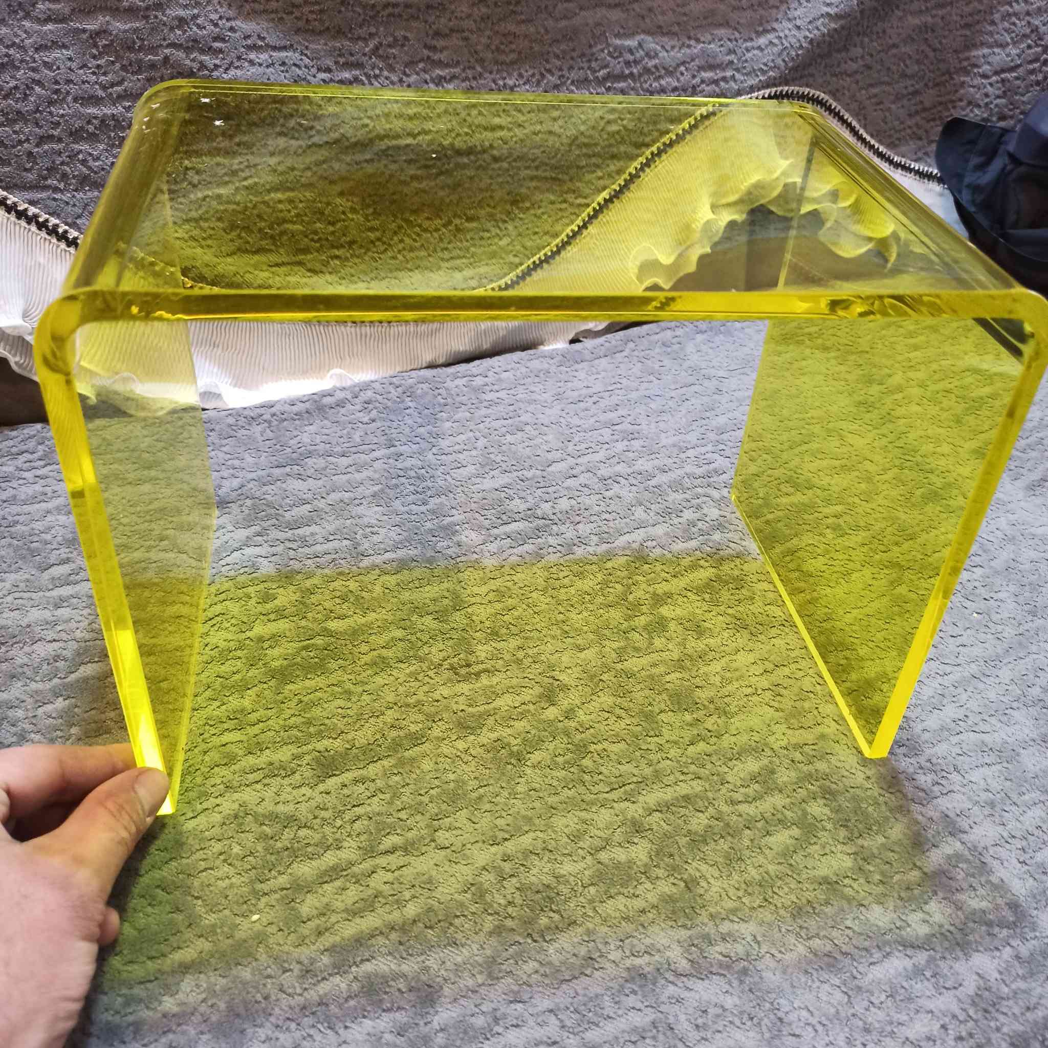 طاوله  تحفه مصنوعه من الاكريليك كلش قوي ومتين متعددة الاستخدامات حتى للجلوس يصير. اخوان سعره غالي بالموقع ولو كلاوات بس اني ابيع ب٢٠ الف وشكرا اني وزني ٨٠ وعادي وقفت على الطاولة


**إذا كنت صاحب هذا الإعلان وتريد حذفه لأي سبب، رجاءا أرسل رسالة إلى الدعم الفني**