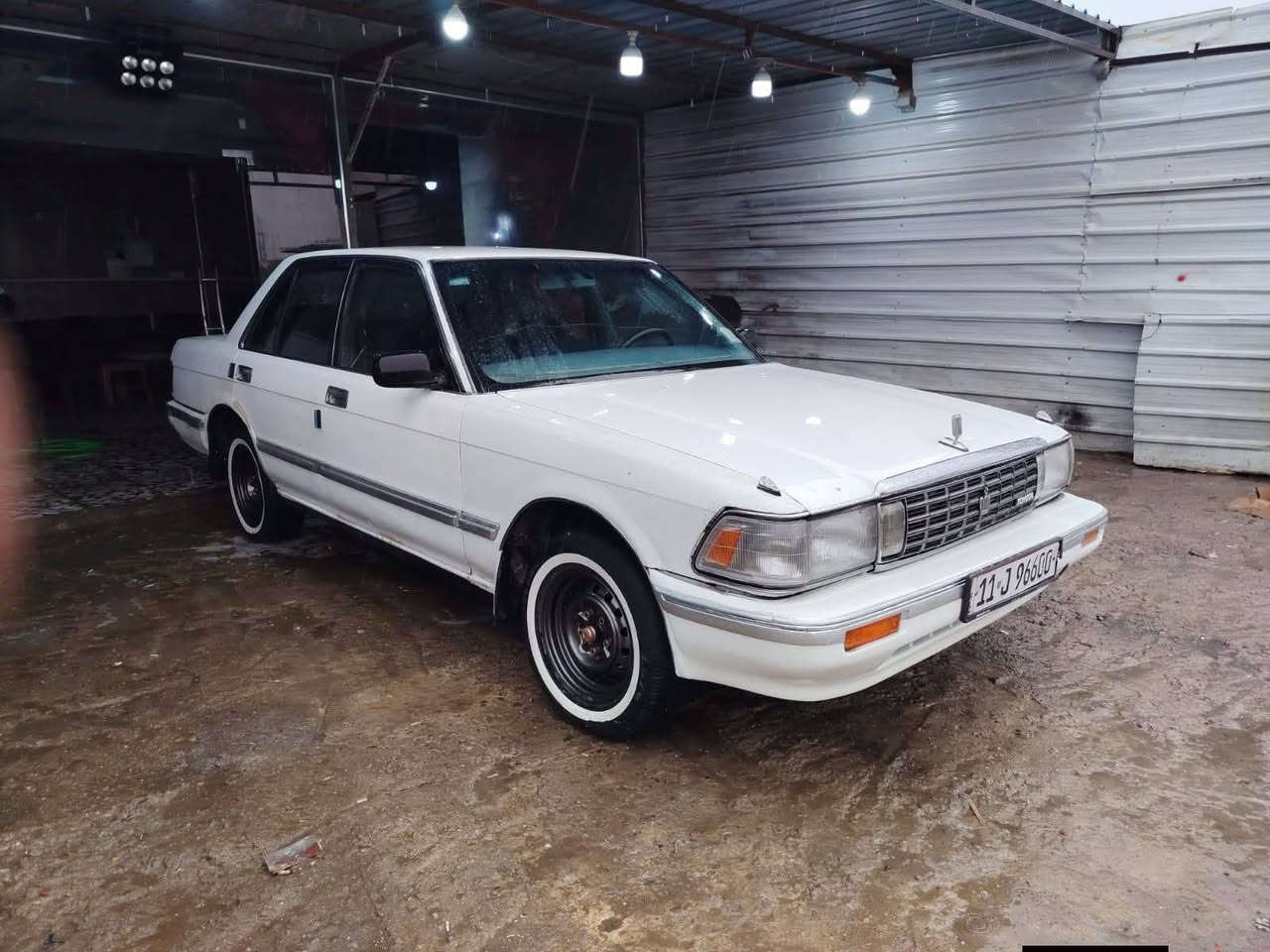 سيدان موديل 90 يسره بلادي محرك كير بطه  حاويه السعر 63 مكان بغداد الدوره*********** سياره جاهزه
