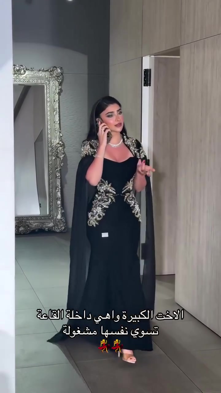 تسليم الثلاثاء بإذن الله 😍😍😍
✨ فخامة التفاصيل 👑 

موديل راقٍ بتطريز يدوي فاخر من الخرز والكريستال، يزيّن الكتفين والخصر بإتقان، 

مع شال شيفون انسيابي نازل من الكتفين يمنح الإطلالة لمسة ملكية آسرة وحركة أنيقة مع كل خطوة.

المقاسات : 38.  50 

القماش : دبل ايطالي + شيفون فاخر 😍😍


**إذا كنت صاحب هذا الإعلان وتريد حذفه لأي سبب، رجاءا أرسل رسالة إلى الدعم الفني**