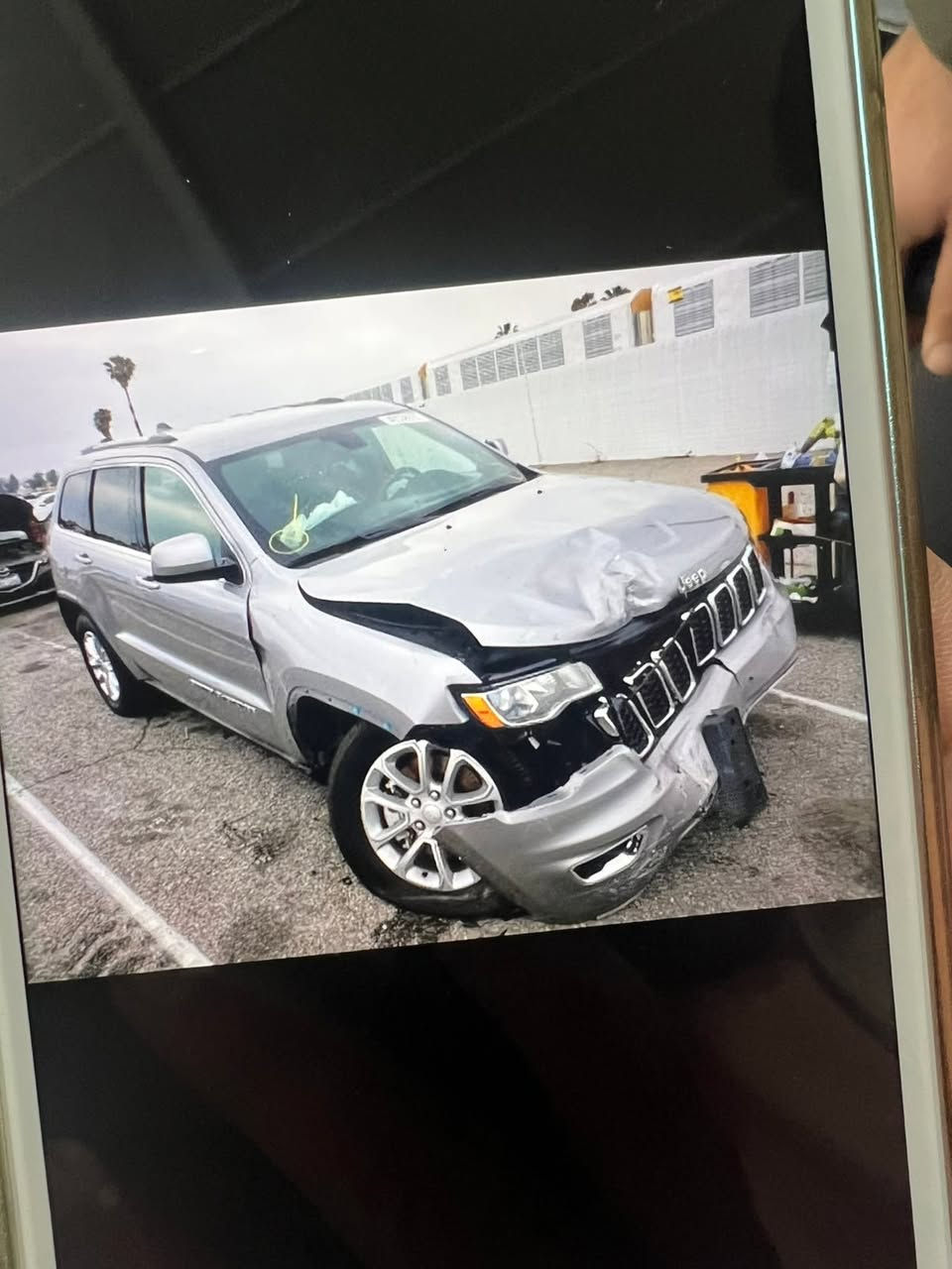 السلام عليكم جيب لاريدو
2021 وارد امريكي حادثها كدامكم 

موصفات شاشة وسط

كرسي كهرباء 

توقف ذائي خلفي 

وموصفات لاريدو معروف

ماشية 38m 

جاهزه سيارة تخم تاير 

حدادية

السعر ٢٢٠ وبيها مجال كلش بسيط
***********
