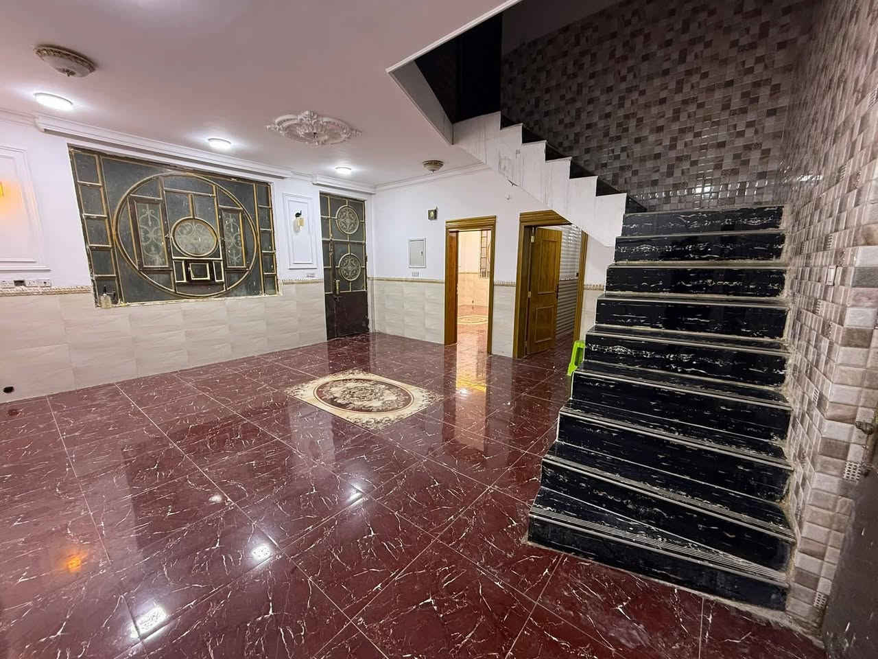 🏠بيت للبيع
🏠دار للبيع بناء حديث

📍حي الصادق شارع العوادين 

📐مساحه ٣٠٠م 

🕍الطابق الاول :٢ غرف استقبال صاله مطبخ صحيات ٢ منور٢  طارمه حديقه +محل كبير ومخزن 

🏯الطابق الثاني : ٤ غرف صاله 
طابق ثالث بيتونه +مخزن 
 للاستفسار ***********

#الشطرة #دارللبيع #عقارات #شراءالعقارات #بيت #للبيع
