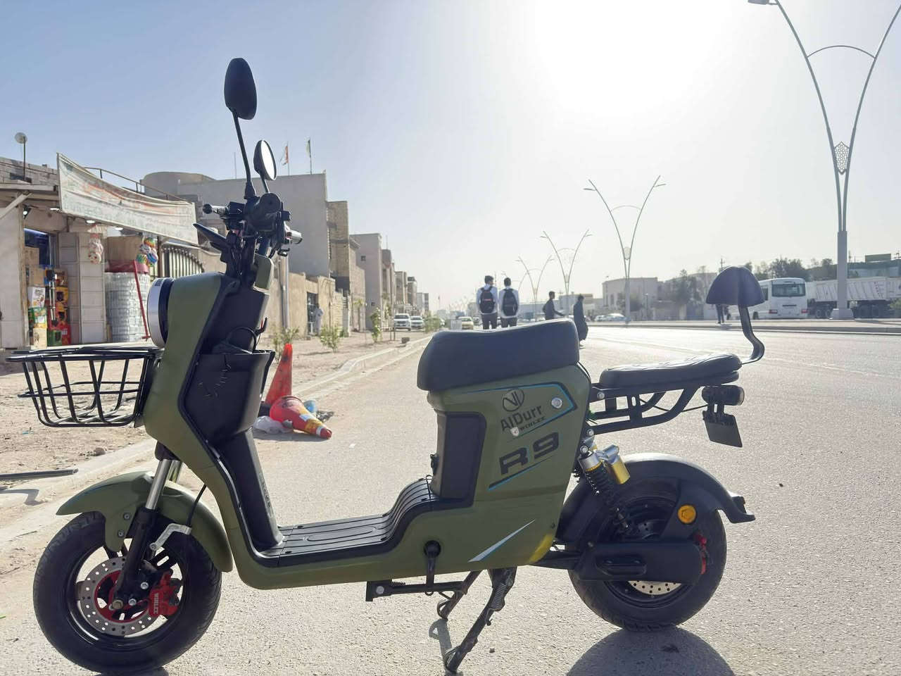 سلام عليكم دراجه R9دراجه حلوه ونضيفه ستعمال قليل بطاريات كبار 32 امبير  دراجه موديل 2025 بريكات هورن لايتات المكان البصره الزبير السعر 400وبيه مجال حك الجيه رقمي ***********
