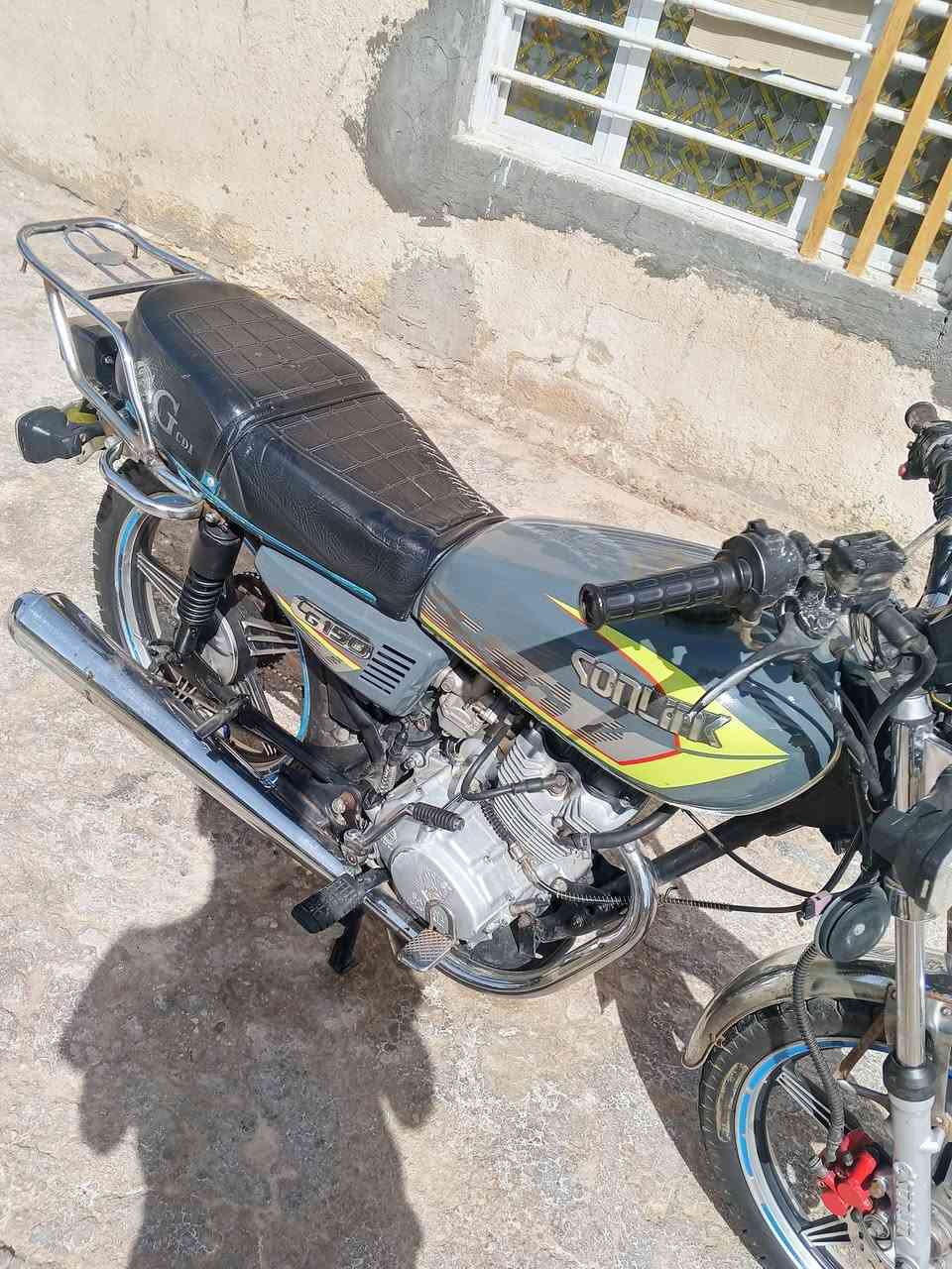 سلام عليكم دراجة البيع سيفان محرك 150السعر 600وبيه مجال قليل مكاني بغداد  ‏‪***********‬‏ متواجد واتساب
