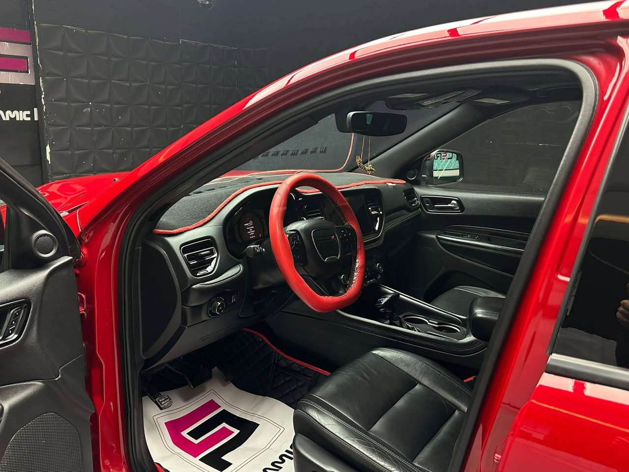 السلام عليكم                                                                         دورنكو  2021  GT
مراوس  (تاهو)    (لاندكروز)

6 سلندر
مقاعد جلد
خزن ميموري
7  راكب
المقاعد الاماميه  تدفئه
تبريد سياحي 3 قطع
شاشه كبيره
كامره خلفيه 
حساس خلفي 
توقف ذاتي 
شفتات ستيرن
مغلفه bbf
السياره رقم بغداد الرقم دولي رقم حلو     بسمي

مكان السياره بكربلاء  (***********)
 
بعد هواي موصفات
