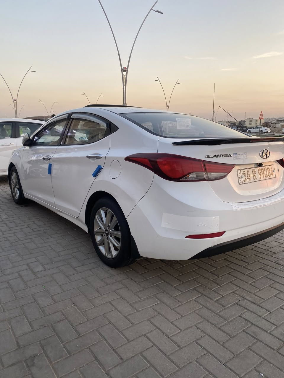 السلام عليكم النترا 2015 كفاله عامه ما عده دوسه طخه ومدكر طعجه وبارد أصبع واحد فول مواصفات فتحه تحكم ستيرن شاشه تبريد خلفي  يدات  نيكل.     مكينه ١٨٠٠اشاير  بالمري السعر 120 وبيها مجال البصره حي المهندسين رقم الهاتف ***********
