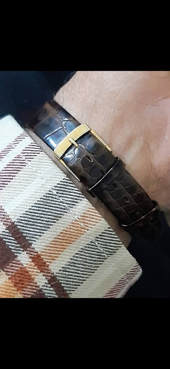 تحية طيبة .
#Fortron_Vintage_Swiss_Made_1990__Gold_Plated_Moon_Fhase .
#فورترون
إنتاج سويسري قديم 1990فنتج
بتصميم كلاسك
يتضمن تعقيد 
اطوار القمر (مون فيس) طلاء ذهب
أرقام روماني قطر 32mm ملم
كلاسك مع نافذة عرض التاريخ عند الرقم (6) نظافة تامة .
شحن وتوصيل متوفر لكل مكان ان شاء الله .


**إذا كنت صاحب هذا الإعلان وتريد حذفه لأي سبب، رجاءا أرسل رسالة إلى الدعم الفني**