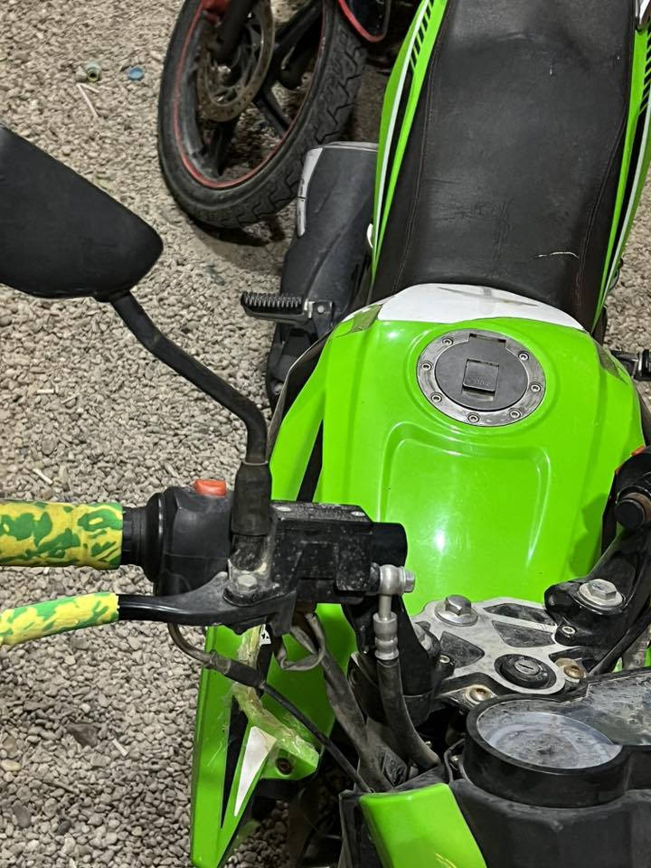 السلام عليكم:
دراجه للبيع هيومه موديل 2023 
مرقمه وكامله تحويل ثاني يوم رقم عربي 
لسعر مليون350 و بيه مجال مكلف بل نشر 
‏‪***********‬‏ صاحب دراجه..
