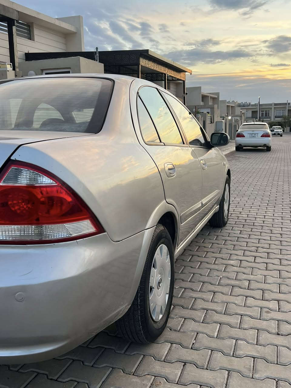 سەنی سامسۆنگ 
2010
مەکینە سپی یابانی 
گێڕوو مەکینەی یابانیە
هەموو  شتێکی ئیش ئەکات 
نوقسانی بوو گڵایەک ئەبڕی 
ناوی لۆک کۆکە
کوشن جلد و هیتەرە
4 تایەی لۆکی لە ژێرە
ئەگەر موشتەریت تەلەفون بکە 
یان نامە بنێرە لە خزمەتام
0777 885 8481
