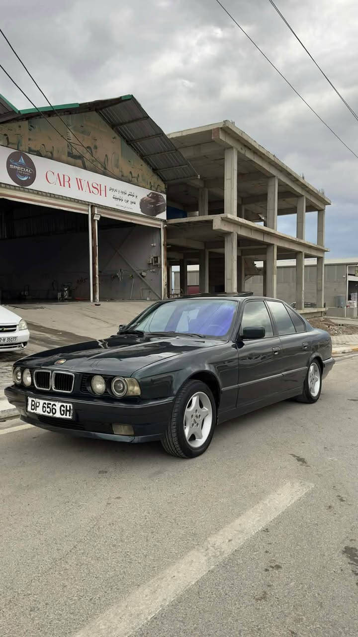 Bmw  525 فول مواسه فات 
مؤديل 1994
مكينه ٢٥  گيرتؤماتيك
منفيست اسلي يبراهم غليل
سلايت   ٤جام كاره با قفل مركزي
ABSته بريد ساردو گرم
حام بؤياغ  له سر ساغه
چوار تايه و ويلي لؤك  
گؤرينه وه ش ده كه م له سه ر دل گرتن
شوين سؤران 
ژماره ي موبايل *********** أربيل, العراق
