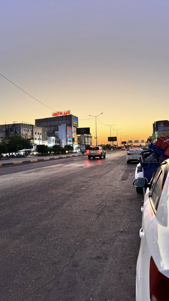 السلام عليكم بناية طابو ملك صرف للبيع في الجنينة شارع التجاري ثاني عقار عن شارع التجاري مساحتها ١٥٠ متر تحتوي على ٦ شقق مؤجرات ومحلات ٢ وارد البناية الكُلي ٤ ملايين وتحتوي على مصعد وفريمات اعلانية في السطح للاستفسار عن السعر التواصل خاص او الاتصال على الرقم ***********
