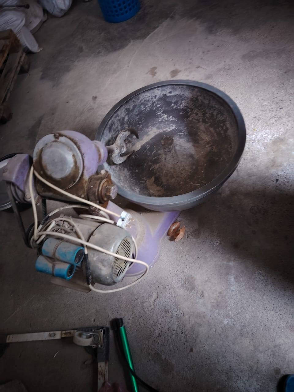 فرن لحم بعجين مع غراضه ادفع سعر
*********** مكان موصل حي الكرامه
