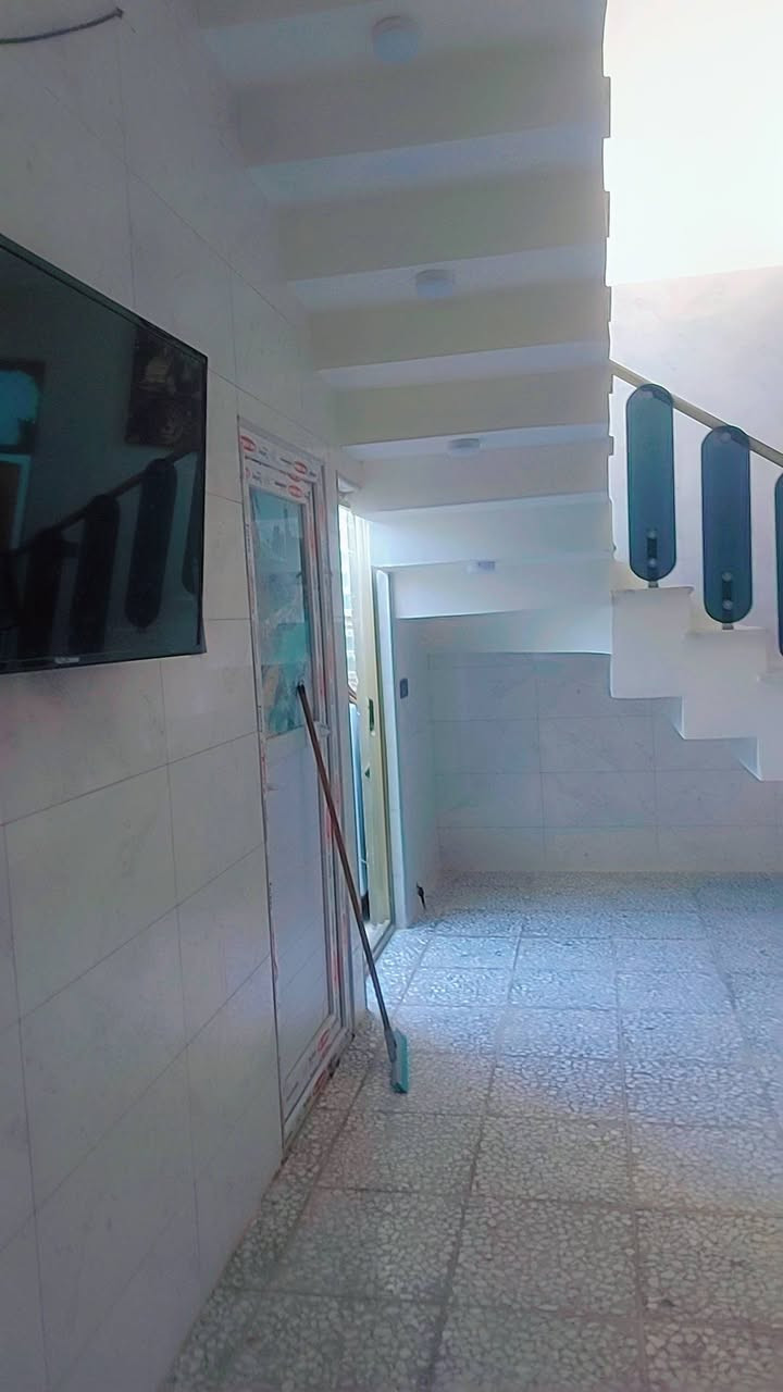 دار زراعه للبيع المساحه 105 قريب سكله الكرعاوي تقريبا 800 متر وتنزل   سقف والاساس كونكريت بناء بلو ك يتكون
غرفه غرفه وصاله
 ومطبخ واستقبال............ تخاريج داخليه وخارجيه............. السعر 42 مع المجال
للاستفسار الاتصال على الرقم ***********
