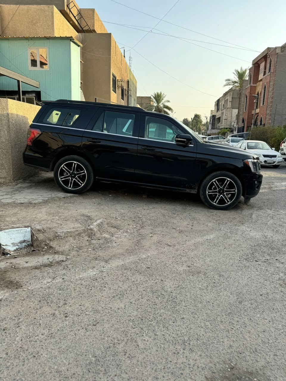 السلام عليكم 
فورد اكسبدشن ٢٠٢١
وكاله الكاصد 
ماشيه ٦٥ الف 
مكفوله عدا شخط بالجاملغ 
مكاني رصافه شارع فلسطين 
***********
