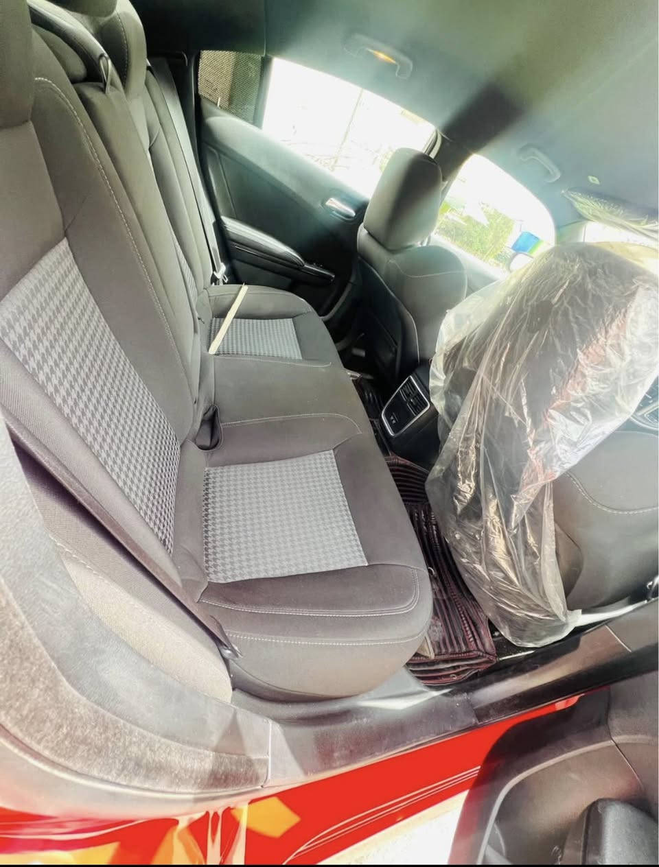 سلام عليكم دوج جارجر RTمواصفات عاديه موديل 2021 الحادث جاملغ السايق جزء منه صبغ بدون ايرباكات بدون دواخل كير مكينه عله وضع الشركه السياره ستوك برمجه كزوز كله بلادي السياره جديده بمعنه الكلمه ماشيه 67 الاستفسار 
***********
