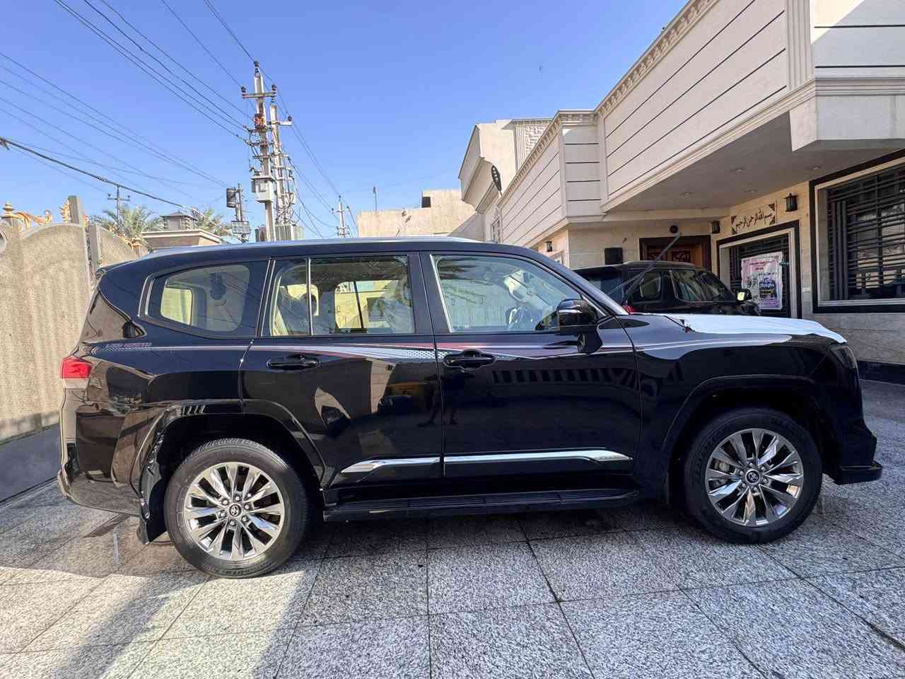 للبيع لاندكروزر 2024 مغلفه PPF من زيرو ✅ ✅ 

لاندكروز GXR limited 

بريم اصلية باب اول بلادي

موديل 2024 

ماشية 27الف 

رقم بغداد بأسمي 

تحويل شوكت ميعجبك السيارة 

فول 1/1 والسيارة مكفولة

 من البارد والدبل كود والفتح 

والسيارة جديدة جداً وبحالة الوكالة حته كاعياتهه بعدهي بل جيس 

السعر اتصل وادلل

مكان السيارة بغداد الحبيبيه

رقمي *********** بغداد, العراق
