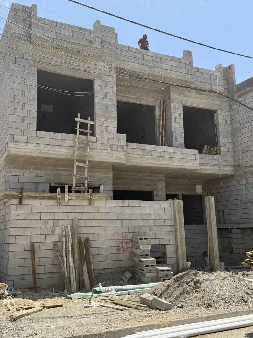 🛑 اعلان رقم 13
للبيع. للبيع للبيع. للبيع

🏠دار للبيع قيد الإنشاء 

الدار على شارع 15 السماح الأركان 

تفاصيل الدار 🏠 

يحتوي على: أربع غرف نوم ♦️واستقبال ♦️وهول ♦️ومطبخ ♦️وصحيات 

الدار مربع 10*10 

للاستفسار الاتصال على الأرقام التالية:

📞***********

📞***********

أو زيارة المكتب حي السماح ال 90 شارع بنزيخانه المشاعل ⛽️

مكتب بصمة للعقارات والمقاولات العامة 🏢
