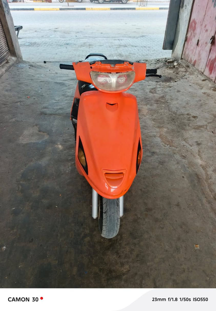 السلام عليكم للبيع دراجه فراشه نضيفه مكينه نهضه خير من الله دبلاد جدد خلفي وامامي كفر نضيف كهربائيات فقط بس باتري السعر300 وبيها مجال قضاء المدينه ***********
