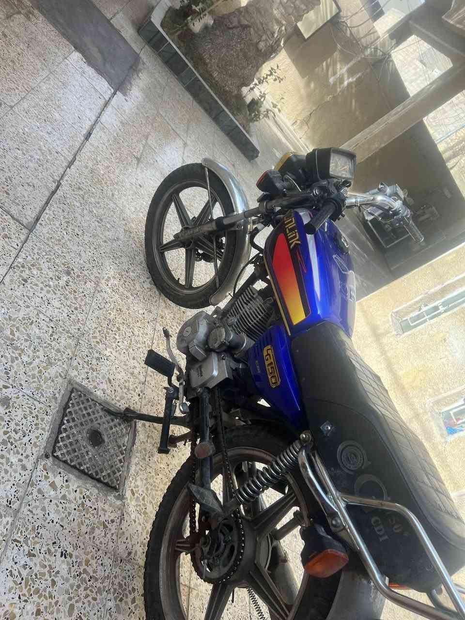 سلام عليكم 
سيفان موديل ٢٢
بدون اوراق 
دراجه حلوه بس مهموله تحتاج تضب ضب
مكينه بلاد ممفتوحه 
سعر ٤٥٠ وبيها مجال قليل 
مكاني الفلوجه شارع شركه
***********
