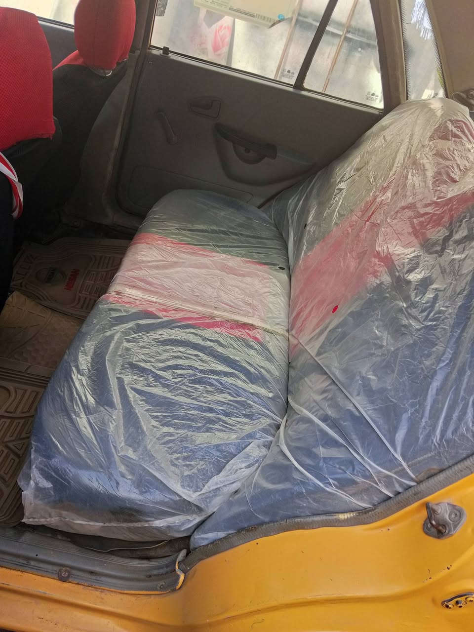 سلام وعليكم سايبه للبيع موديل 2011 بسمي رقم بغداد نكليزي مصفرة هيئة وغرامات   العنوان بغداد  السعر 23بيها مجال قليل ***********
