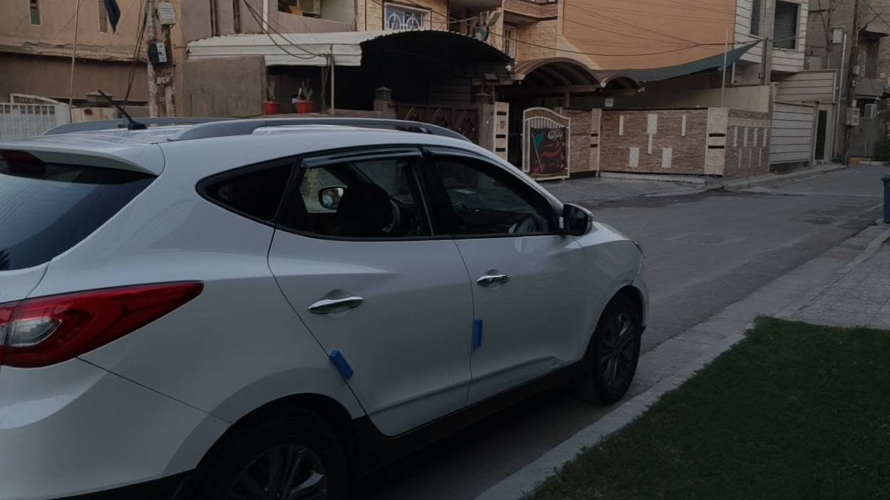 السلام عليكم عيني السياره للبيع
مواصفاته 
شاشه 
كامره خلفيه 
محرك 2000
عيني السياره بيه طخات خفيفه مثل مشوفون بالصوره والصدر مال السياره 75%
والي شراي خلي يتصل عله هذه الرقم 
***********
والعنوان بغداد  الزعفرانية حي الشهداء
