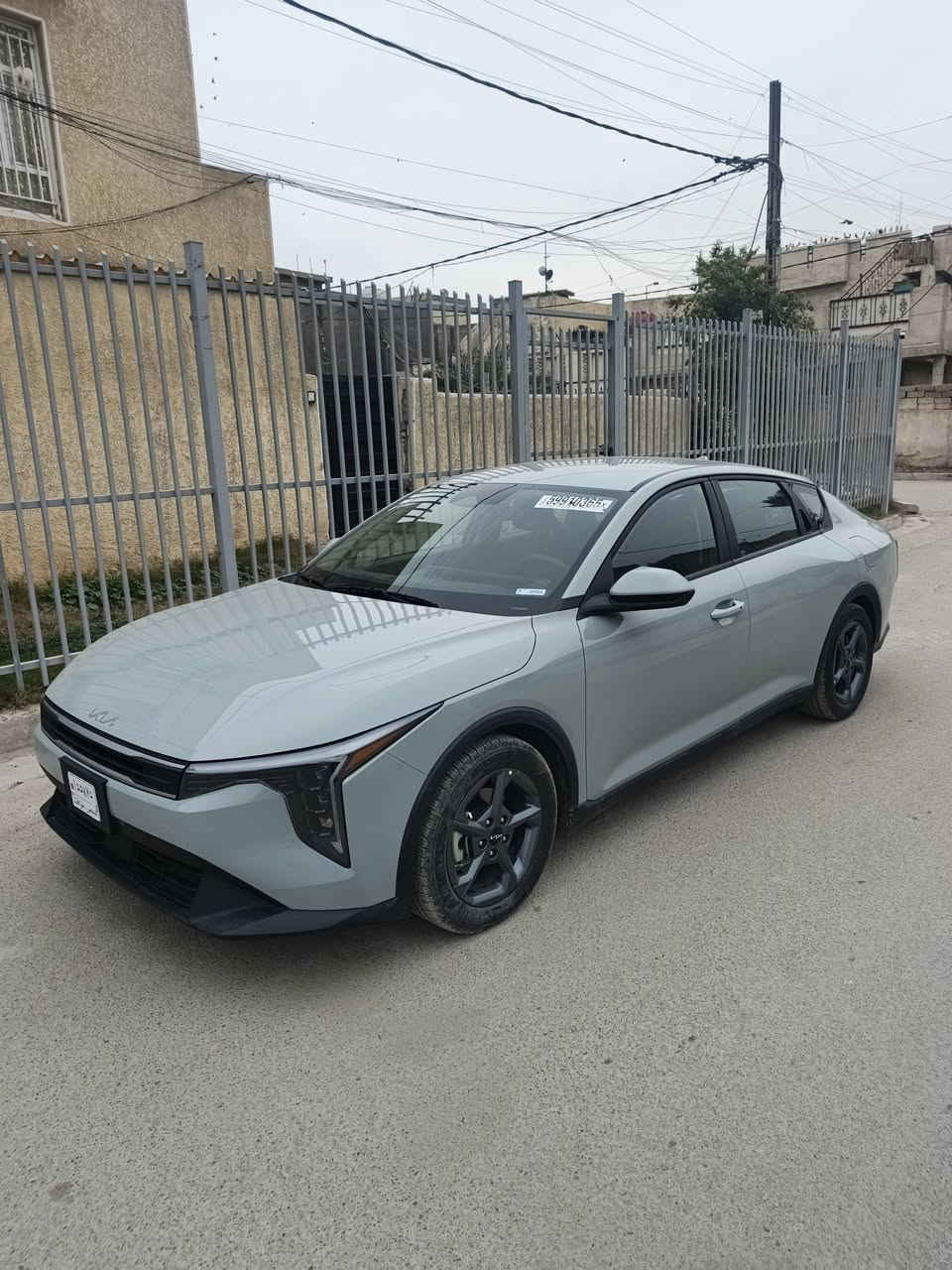 سلام عليكم
كي فور ٢٥ بدون لوحات منفيس بأسمي
ماشية ٧الاف ليبل واحد بدون ايرباك الحادث و السونار مرفق بالمنشور 
المحرك ٢٠٠٠ لون سمنتي زلغ مابيها 
وبعد بيها مواصفات هواي
الاستفسار ***********
شراي يتصل واتساب خط موجود لحد يعلق غير موجود
