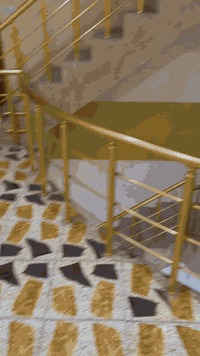 السلام عليكم البيت للبيع في منطقة الحرية الدور نواب ضباط شارع المشتل المساحة 100 متر واجهه 5 نزال 20 
البيت 3 طوابق يحتوي على 6 غرف و3 حمامات  
للاستفسار الاتصال او واتساب على الرقم ***********
