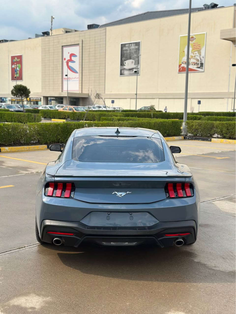 Ford Mustang EcoBoost – Performance Package High 2024

🔹 المحرك: 2.3 لتر تيربو EcoBoost – 4 سلندر
🔹 القوة: 330 حصان (تقريباً 340-350 حصان مع K&N Intake)
🔹 ناقل الحركة: أوتوماتيك
🔹 نظام الدفع: دفع خلفي (RWD)
🌌تغليف بوند و جاملغات امامي و دعامية PPF من امريكا باحسن مواد امريكي

🔹 أوضاع القيادة:
Normal / Sport / Track / Drag Strip / Slippery / Custom

🔹 الفرامل:

* Brembo أمامي 6 بستم
* Brembo خلفي 4 بستم
* ديسكات رياضية كبيرة

🔹 الإطارات والجنوط:

* 19 إنش
* 255/40 R19

🔹 المواصفات:
🛡️رادار امامي 
🛡️رادار جوانب
🛡️رادار تحديد مسار 
🛡️حاسات خلفية 
🛡️نقطة عمياء

Paddle shifters🎚️شفتات استیرن  

* Performance Package / High Performance
* شاشتين رقميتين كبيرتين
* فرامل يد كهربائية (بتصميم يدوي)
* Track Mode + Drag Mode
* Launch Control & Line Lock

🔹 الإضافات:

* فلتر هواء K&N
* فلتر تيربو K&N

🔹 حالة السيارة:

* بحالة ممتازة
* استخدام خفيف
* بدون مشاكل ميكانيكية

🔥 سيارة رياضية بأداء عالي قريب من GT مع استهلاك وقود أقل
📲***********

ضرر فقط جاملغ خلفي بيهه تعديل PDR مع شبرين صبغ بمكان تعديل فقط 
سيارة بجم كبس و ايرباكات كلهه سليمة 
🏎️رقم سليمانية دولي مترقم جديد. 
سعر 255 ورقە السليمانية, العراق
