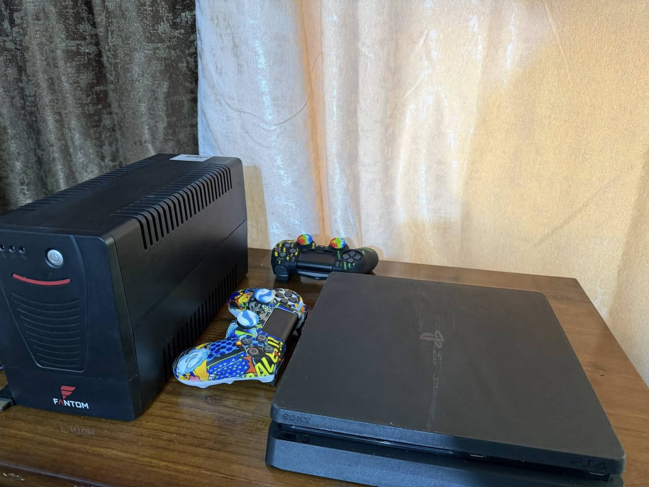 السلام عليكم..
بلي 4 سلم مهكر 1 تيرا 
مع ups 1500 بعده جديد
مع جوستكات عدد 2
مع كيبلات التشغيل كامله
الجهاز جدا نظيف ما مصلح لوك ستيكر 
مع 13 لعبه
مع ميز تلفزون يتحمل شاشه لحد حجم 55
موجوده عندي شاشه حجم 43  ماركه deko
العنوان بغداد الزعفرانية 
***********
السعر مع الشاشه 500 الف 
يوجد توصيل داخل بغداد
