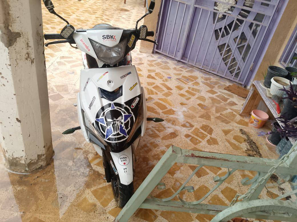 السلام عليكم من رخصة الادمن 
دراجه ماكس للبيع نضيفه جدا لونها اسود و ابيض كشن جلد السعر 400 الف للاستفسار الاتصال على الرقم التالي 
*********** واتساب فقط
