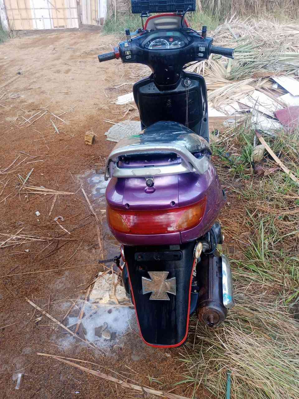 سلام عليكم دراجة فراشه فحل للبيع كاملا مكمله ماناقصه كلشي سلف هورن اشاير كهربائية كله شغاله قفل جكمجه قفل ستيرن قفل جنطه كلهن شغالات دراجة شغل وطلع سعره ب 450وبيه مجال حك جيه مكان شاميه هذا ***********رقمي
