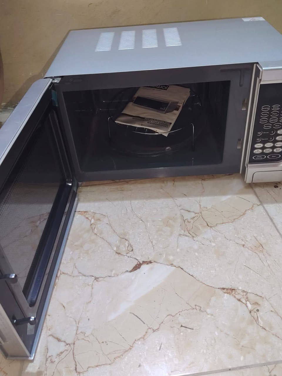 السلام عليكم عندي مايكويف جديد بالكارتون مامستعملة ولا مرة واريد ابيعة لانو محتاج ولي ريده هذا العنوان ورقم قطاع ٢٣ مدينة الصدر واكون ممنون لكم   ***********
