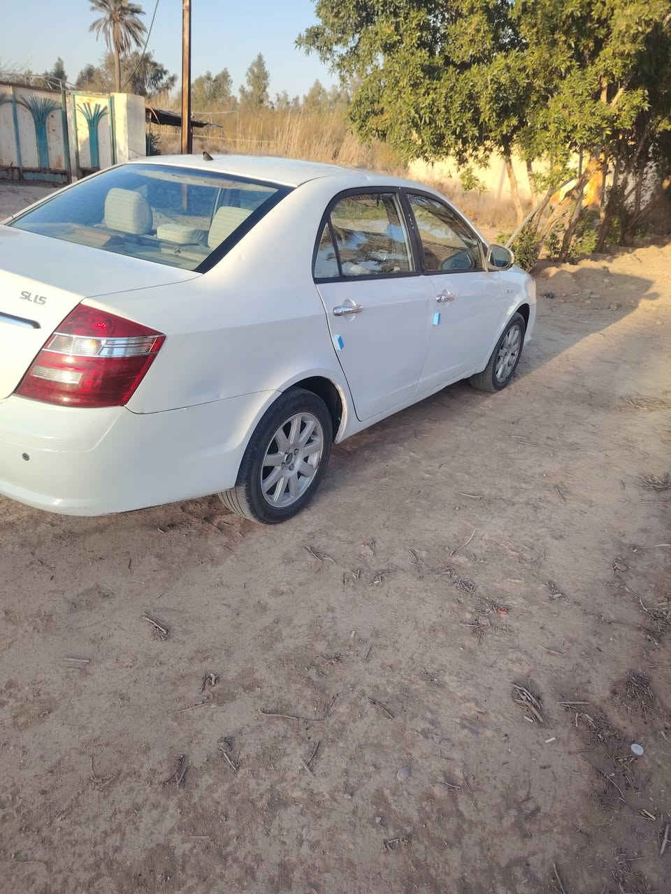 سلام عليكم سياره للبيع موبل 2013 سنويه صاقطه 2018 كفاله من التبديل كير ومكينه كفاله حداديه تخم تاير سعر42 وبيه مجال 
***********
