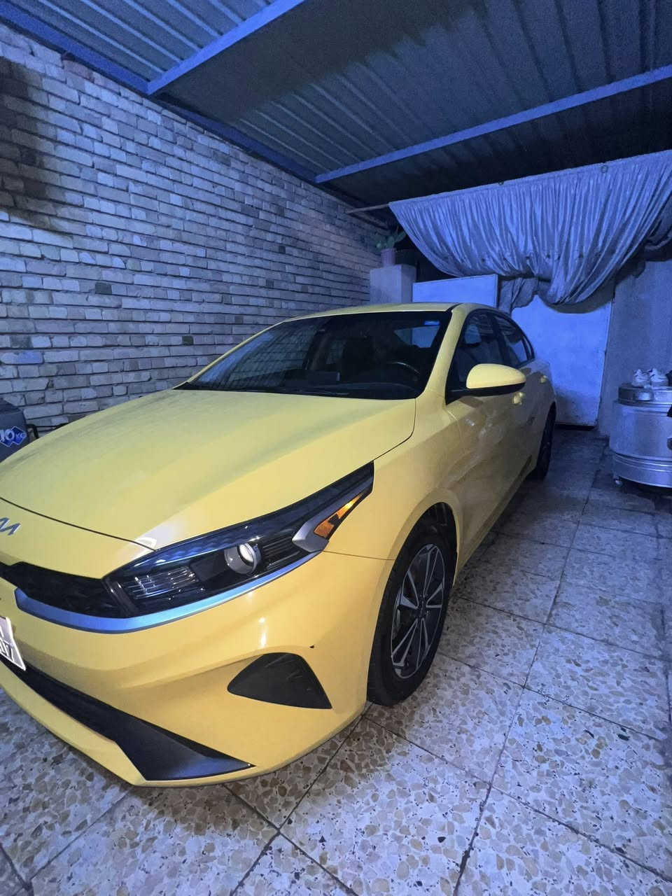 سلام عليكم فورتي 23للبيع وارد امريكي رقم بغداد الجديد بسمي هزه جديده هيئه غرامات مصفره سياره نص فول شاشه كامره دواره رادار امامي ماشيه60 خلفي دوشمه عام صور الحادث بلمنشور ليبل واحد بدون تبديل بدون دواخل سعر 160
الرقم***********سيمكارت
***********واتساب
