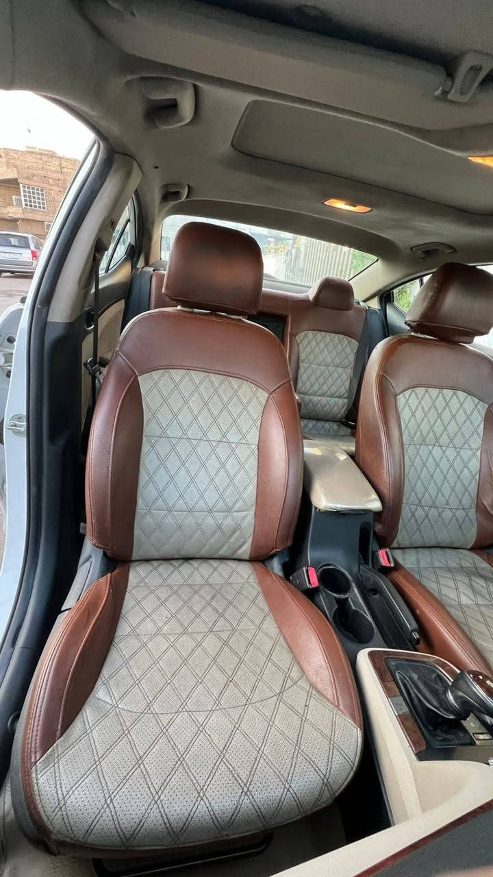 النتره موديل 20فول واحد على واحد خليجي بيهه صبغ جوه الباب السايق وبل جاملغ الخلفي هم صبغ قليل اثر شخوط السياره على وضع الشركه السعر 150وبيهه مجال للشراي العنوان بغداد حي او الستميه مجاور مطعم الفلسطيني هاتف *********** بغداد, العراق
