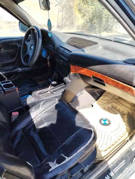 سلام عليكم BMW 525 1990كيرومكينة خير من الله صدرالمامي جديد الخلفي نص عمر تايرات قبل يومين شاد تخم سنوية 28 تحويل السيارة جاهزة من كلشي السعر 45 وبيهة مجال مبايل *********** مكاني الحفريةواسط
