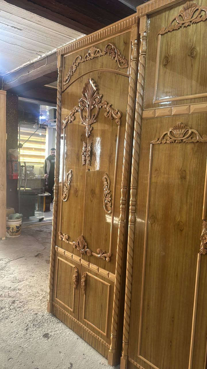 السلام عليكم ورحمه الله.يوجد غرف نوم شغل درجه اولى
واسعار مناسبه جدآ . الاستفسار اتصال ***********
