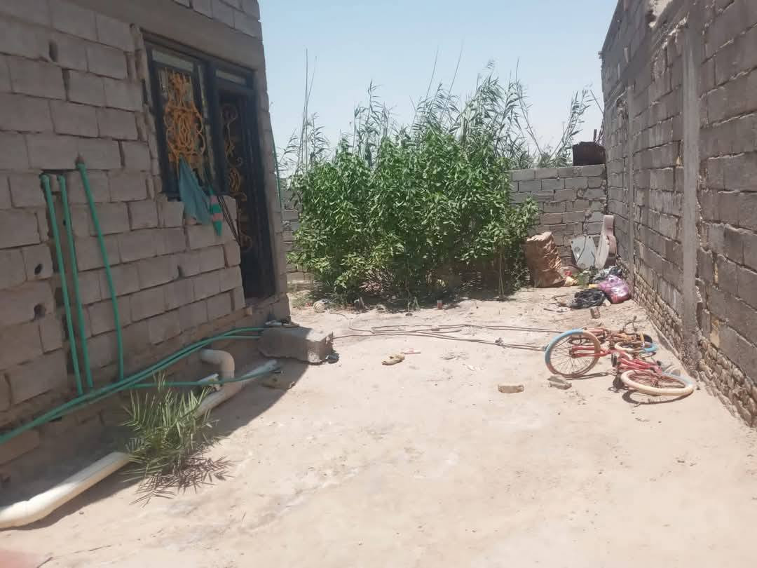 بيت وقف للبيع
قضاء ابي الخصيب طريق الصحراء شارع جامع السيد الشهداء مساحة ٢٨٠ 
متكون من  ثلاث غرف /
ديوانية/ وصالة /ومطبخ  /وصحيات 

للتواصل معي واتساب***********
