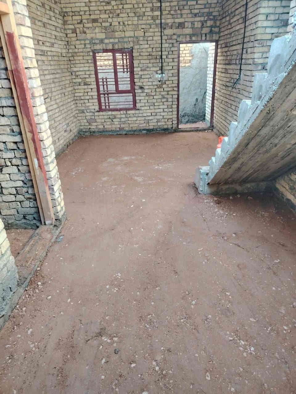 يوجد كادر خباطه   صب ارضيات
تدخيل سبيس وحدل تطليع اتراب وحدل قفاز 

***********
