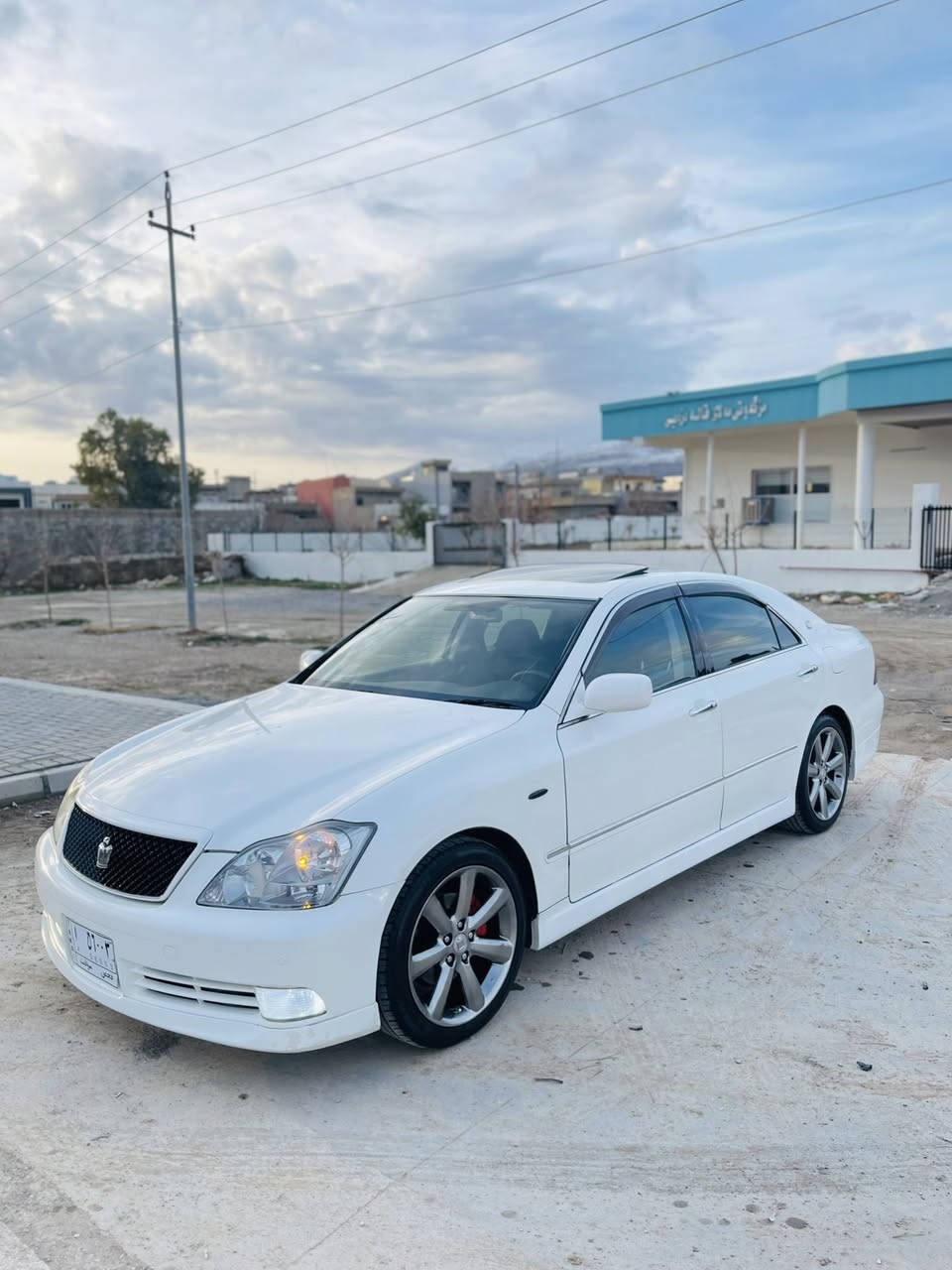 شا هينه 2005 مه  كينه 182 سلايت سي دووگمه سپؤرت
كا مل مه سروف كراوه بريك به سراوه تون دو  تؤله جوار ويل و تا يه ى نوي له ژيره كا مل  له حيه تؤ مسه  سه يا ره كه زؤر جوانه گيرو مه كينه به شه رت بى ده عم  بؤ نوقسا نى مه گه رى   ***********
