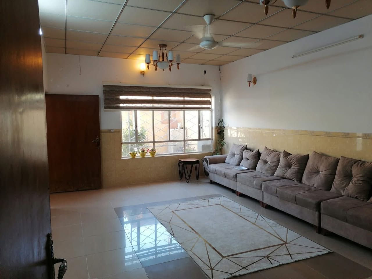 #دارللبيع
خانووى دوو نهوم بو فروشتن له گه ره كى ئاموزاكان پشت قاعة هاى لايف روبه رى 235 متر زراعي
پيكهاتوه له :- 2 ژور نوستن - هول - مطبخ - ميوان - گه راج
نهومى دووه م 2 ژور نوستن 

نرخ 145 مليون ومجال

بوزانيارى زياتر په يوه ندى بكه ن به عقارات ستار اكرم بازرگان

📍ناونيشان : كه ركوك بازارى ئازادى ته لارى ئاسو

***********
***********
