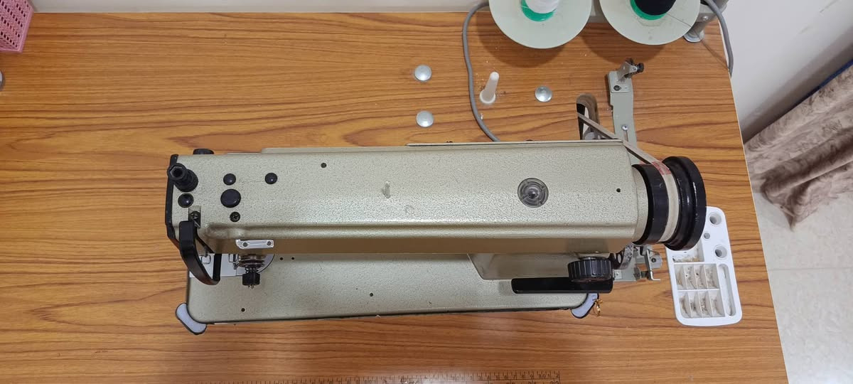 للبيع مكينه خياطه جديده نوع جاكي السعر 225 عنوان السفحه الثانيه ‏‪0773 260 6544‬‏
