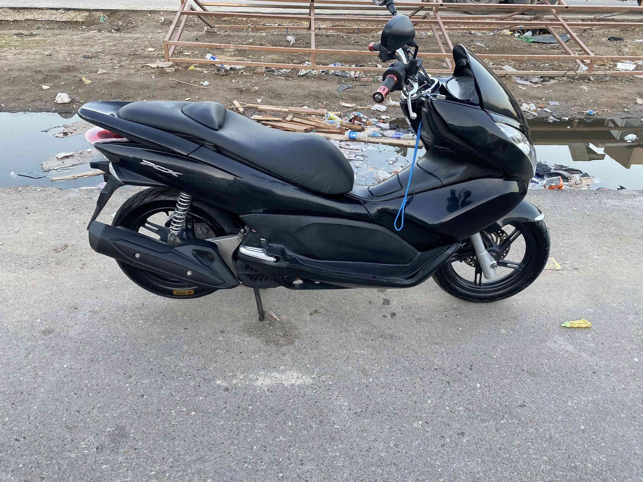 سلام عليكم 
Pcx جيل اول 
ياباني مكينه 125 (jf)
كفاله عامه كفر ومكينه دراجه بالكارتون 
مستخدمه شي قليل 
مال رنبه ماشيه 21 ✅
دراجه مكفوله من الشخط تجي وشوف 👍
العنوان بغداد الرأسه شارع عشرين 
السعر 1750 
***********
