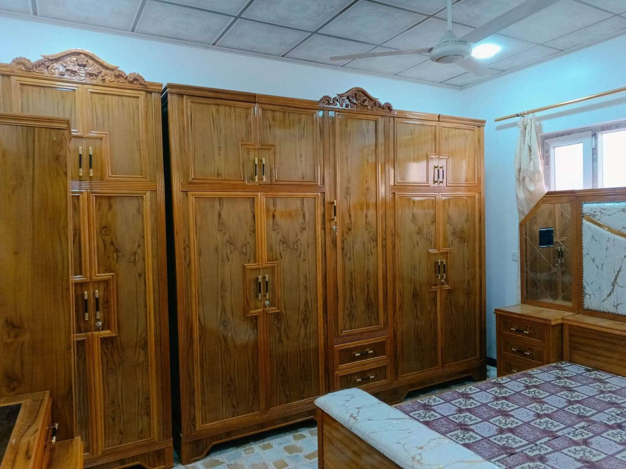 #قسط_غرفتك_براحتك
✔️ ويانا مدة التقسيط سنة و نص بدون مقدمة 
✔️ لحاملي ماستر كارد الرافدين من الموظفين و المنتسبين و المتقاعدين
✔️ يوجد فصال حسب الطلب
✔️ يمكنكم استبدال غرفكم القديمة بغرفة جديدة وتقسيط الفرق
✔️ غرف نوم باحدث الموديلات من خشب الصاج
📌العنوان : الموصل / الجانب الأيمن / الصناعة القديمة / اليابسات
📱اسياسيل : *********** (يوجد واتساب)
📱 كورك : *********** (يوجد واتساب
