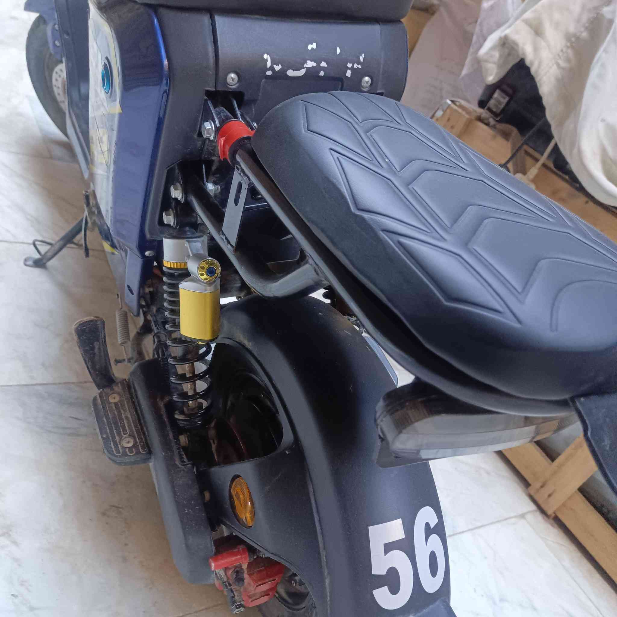 السلام عليكم
دراجه ار تسعه الونلي الشحن
خمس بطاريات🔋  
كلشي بيهه شغال 
مابيه اي عطل 
نضيفه ومرتبه
العنوان ناصرية مركز
ويوجد مواصفات للستفسار 
على الرقم***********
