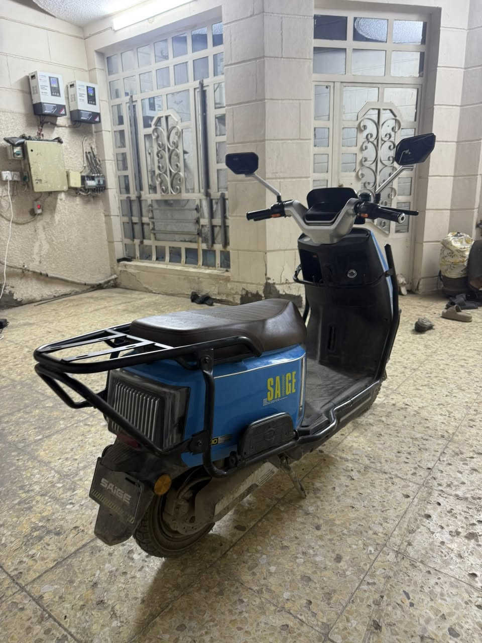 سلام عليكم دراجة شحن نوع سايج N80
ست بطاريات الفين ملف نحاس

تمشي سرعة ٩٠ حقيقي وتتحمل وزن ٣ اشخاص 

وتشغيل بصمة عن بعد وبيهة نظام انذار

وبريكات خلفي امامي وبيهة تلاث نمر 

للاستفسار رقمي ***********

ست حبات بطارية
 
ومدرعة ب درع يحمي الگشر مالتهة من الوكعة او تشخط
وتكفيك بالشحنه الوحدة وتوديك لمسافات والدراجة نظيفة ومرتبة من شركة SAIGE المعروفة وتتحمل لو شما تسويلهة
