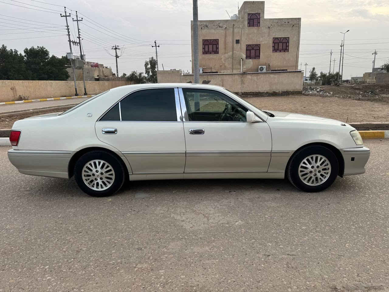 جنون ادوات دخول جديد حاويه مكفوله كفاله عامه 
     مامستخدمه سياره مااماشيه (سياره كارتون)
          3دكم
 محرك ديفور جبير  
حداديه تايرات جددد           
 تبريد ثلج برده خلفيه 
ستيرن كهربائي كشنات كهربائيه 
 جاهزه سياره مابيه ايي نقص 
السعر 70 وبيه مجال
 المكان سياره العماره      تصل ***********
