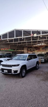 جراند شيروكي لاريدو • ٢٠٢٣ • ٥٨ الف ميل