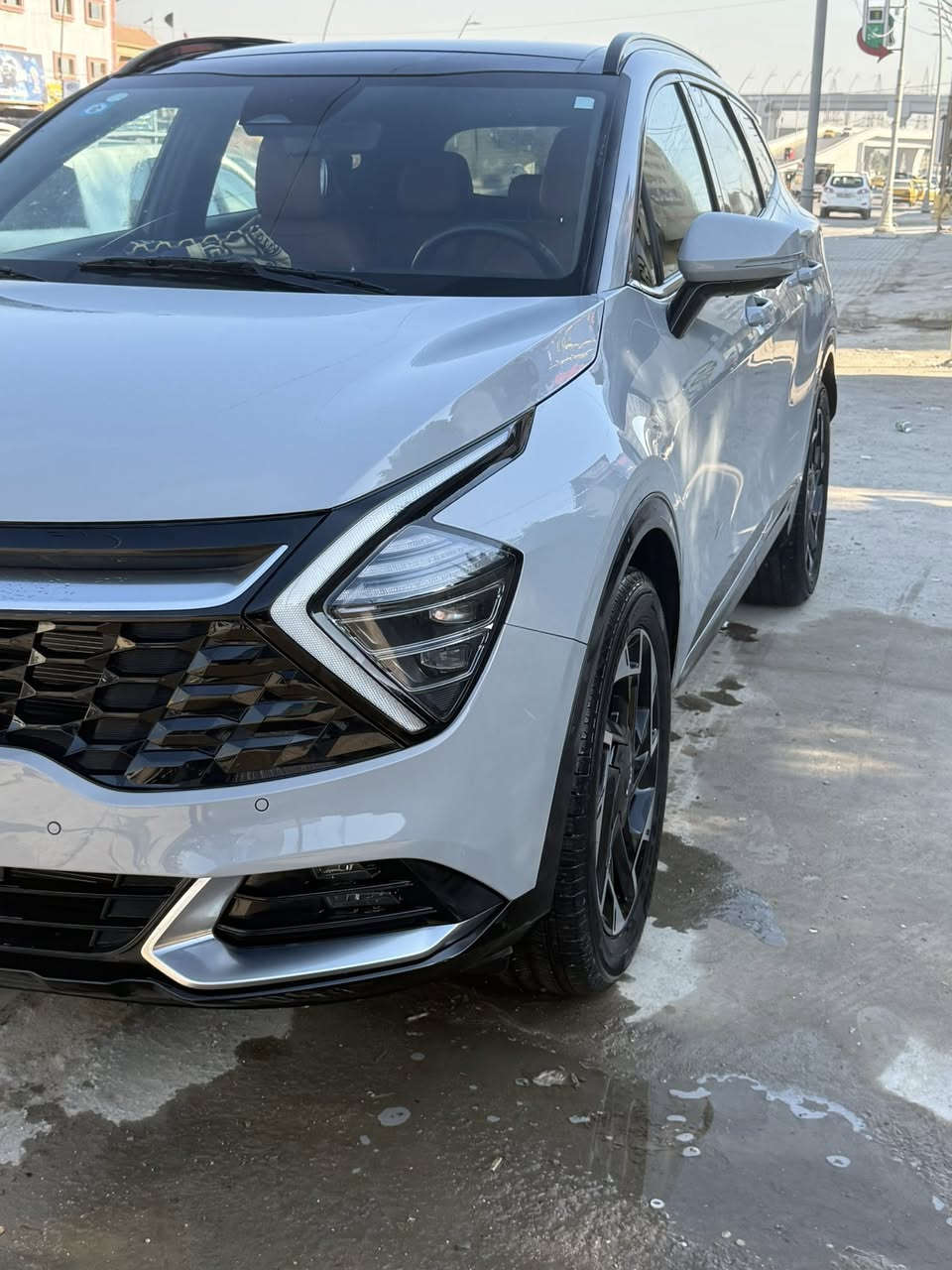 -كيا سبورتج  برستيج الطويله
امريكي موديل 2024 لون اسمنتي سموك
- ضرر السيارة مرفق بابين وجاملق تبديل اصلي وليس تعمير عكس السايق 
- سيارة بجم كبس  بدون اي تبديل وبدون ايرباكات ( جميع الايرباكات سليمة ) 
فئة اكس لاين الفول 
-مواصفات  
بانوراما على طول السقف 
بصمة
كشنات جلد 
شاشة متصلة 
صندوق كهرباء 
شحن وايرليس ومنافذ شحن خلفية 
رادار امامي وجانبي 
حساسات 
كرسي سائق كهرباء والكراسي الامامية تدفئة 
هاند بريك دكمة 
ترحيب عند الاقتراب وبصمة دخول ذكي 
تشغيل عن بعد 
-انظمة قيادة( سبورت، نورمال ، سمارت )
قطعتين تبريد  
فور ويل 
قيادة ذاتية ( تحديد مسار وتحديد سرعة ) 
توقف ذاتي 
اشاير بالمري 
شاشة لمس متغيرة للتحكم بالميديا والتبريد 
تحكمات فول بالستيرن وبعد بيهة مواصفات 

-سيارة ماشية40  الف مرقم بغداد 
المكان البلديات  الاتصال رقم *********** واتساب سيد صالح
