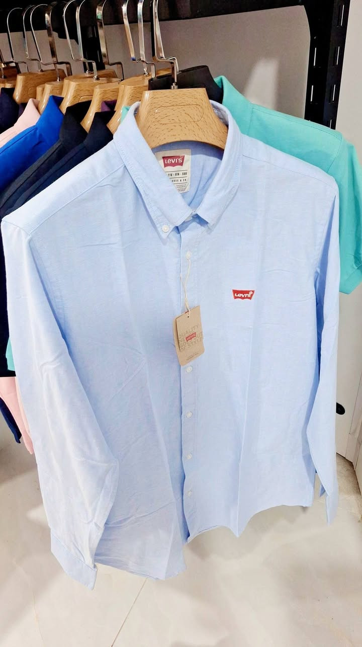 #تخفيض قميص اصلي ماركة Levi's قطني سلم فت صنع بنغلاديش البلد المنتج الولايات المتحدة الأمريكية 🇺🇸 القياسات المتوفرة فقط ( S عرض قياس الصدر 50سم.... قياس M عرض قياس الصدر 52سم قطعتين قياس L عرض قياس الصدر 54سم ) اسود عدد 2.... S كريمي M عدد 1 القطع محدودة للحجز والاستفسار مراسلة الصفحة أو الاتصال على الهاتف المخصص ☎️ *********** العنوان بغداد العطيفية شارع المحكمة مجاور حلويات الفرع الثاني بغداد علي الصالح حي المعتصم قرب مجمع رويل ستي خدمة توصيل لجميع المحافظات #العراقية.  ملاحظة سعر القميص 25 الف فقط.
